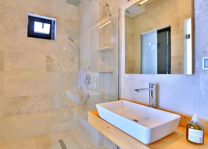 2 Bedroom Seaview With Private Pool Jacuzzi Villa *